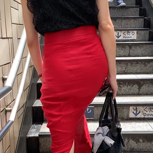【再販】【OLシリーズ】赤いスカートを履いたエロマダム達！しかも美人美尻！【150】