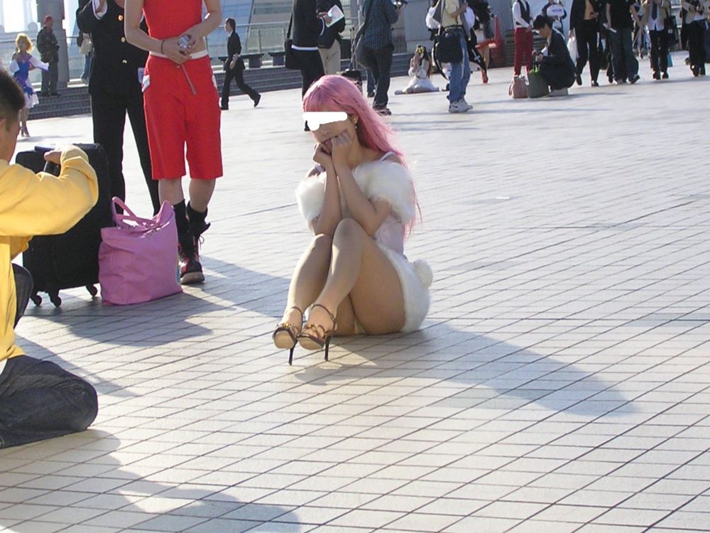 【再販】再販　完全生パンチラのみ！執念で体育座りさせての撮影！生パンへの執念の粘着！コスプレイヤー　生パンチラ gallery photo 4