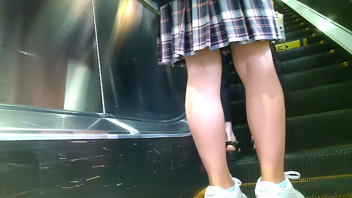 制服JKを対面からじっくりと眺める動画 gallery photo 4