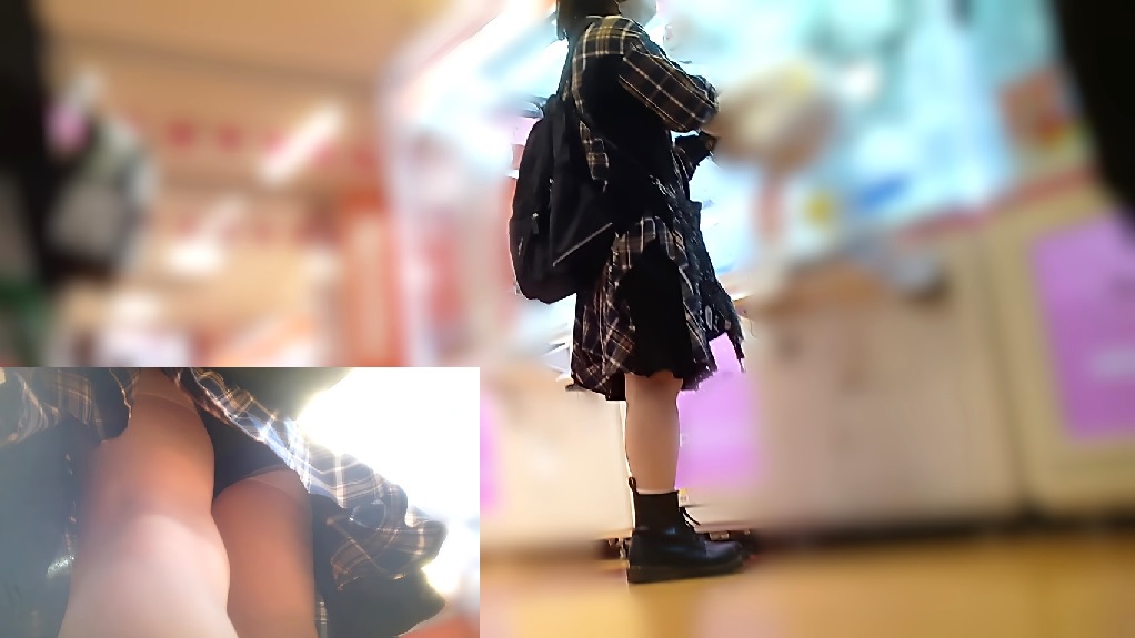 【美脚＆むっちり】ミニスカ女子の脚を至近距離で眺める動画 gallery photo 5