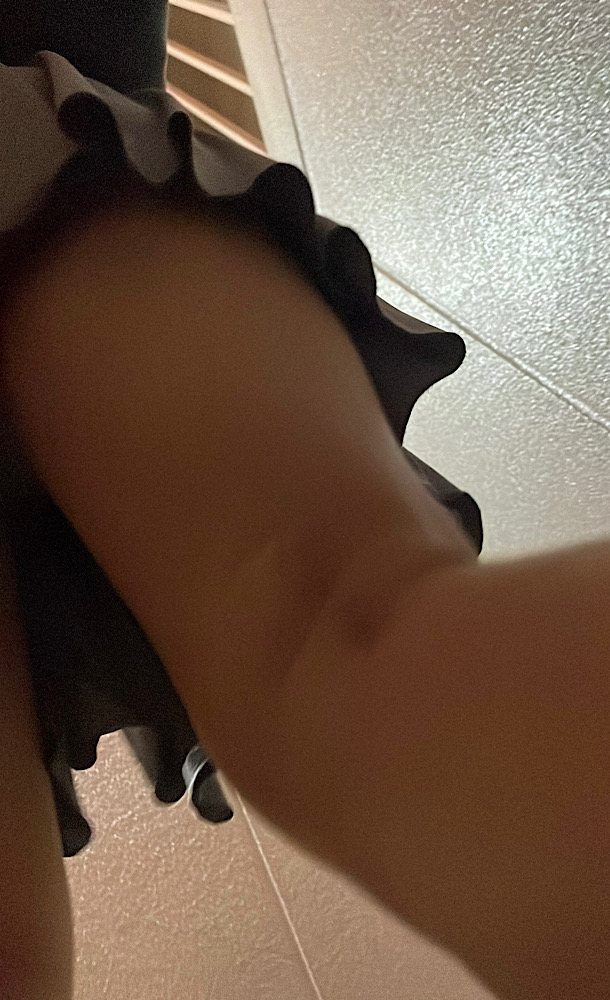 ド◯キに入っていくえちえち太もも生娘の無防備パンツの盗撮に成功！！最近の女の子はこんなに大胆にお股を広げて座る