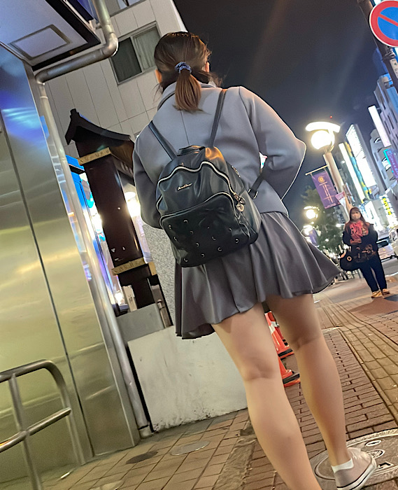 ド◯キに入っていくえちえち太もも生娘の無防備パンツの盗撮に成功！！最近の女の子はこんなに大胆にお股を広げて座る