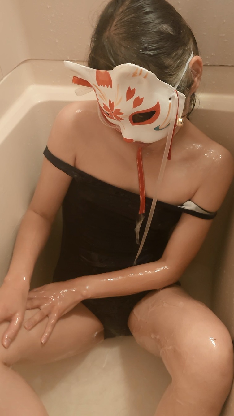 【スマホ縦画面】スク水娘にお風呂でローションをかけてみました。ドロドロオナニーです。　みき　20歳