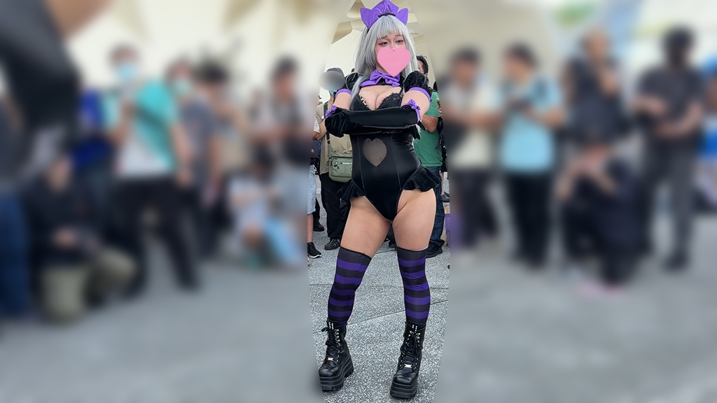 ハイレグから見えてはイケないものがガンガンはみ出す！極限サービスの超ドアップ股間！　コスイベ撮影65