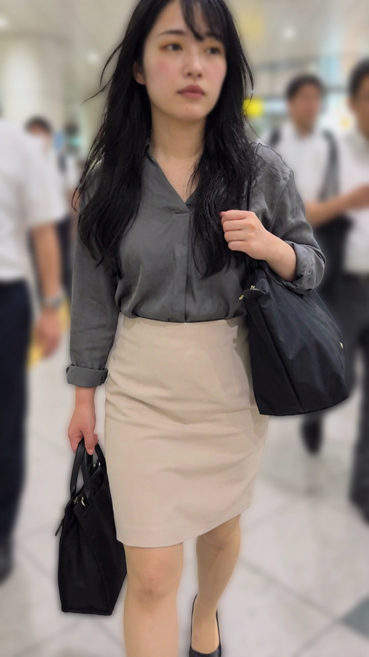 透視記録0038「清く美しいリクルートスーツ女子の歩行の様子を透視」(全2名)