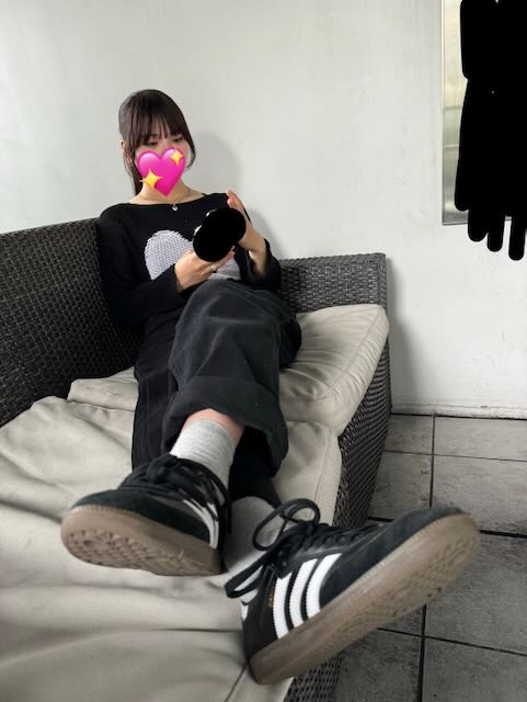 色白大学生Nちゃんパート３グレー靴下足裏とつま先