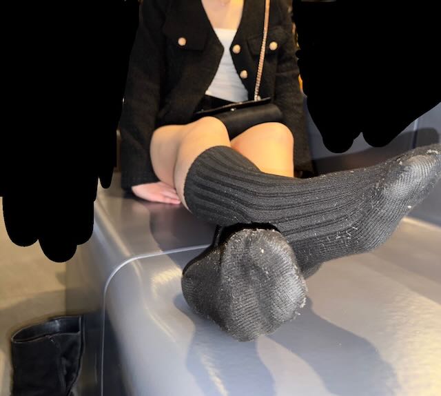 19歳JDさんパート２ブーツと発酵黒ハイソックス足裏