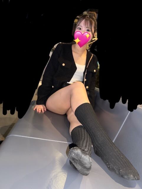 19歳JDさんパート２ブーツと発酵黒ハイソックス足裏