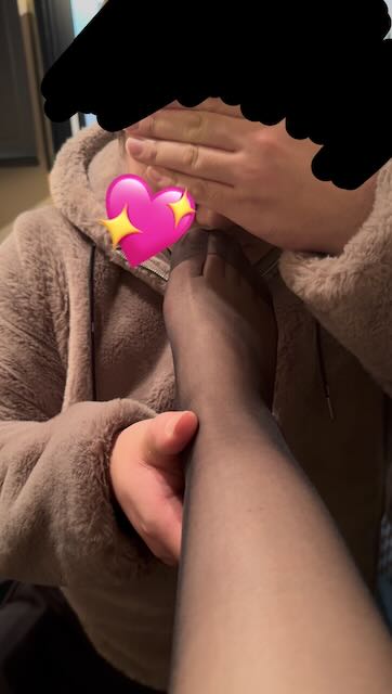 ニーハイ黒ストブーツの足裏とつま先＆ブーツと足裏匂い嗅ぎ