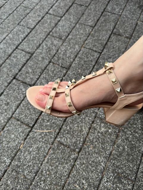 美人クール系JDの夏のサンダルと生活感満載の素足足裏とつま先大接写