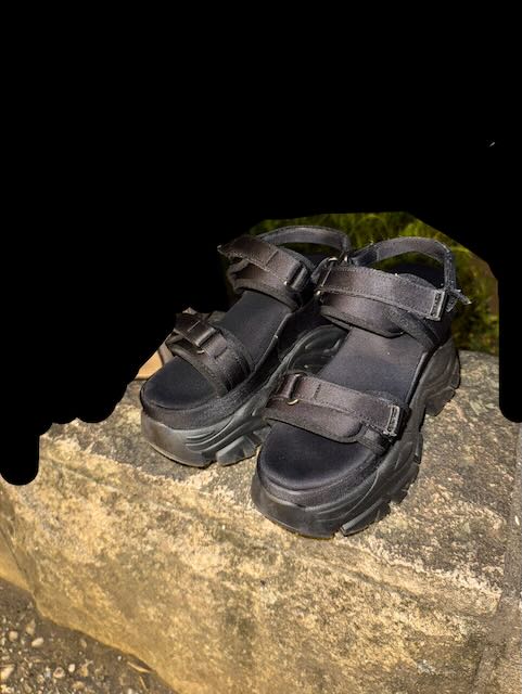 都会の美人お姉さん夏のサンダル素足足裏とペディキュアつま先