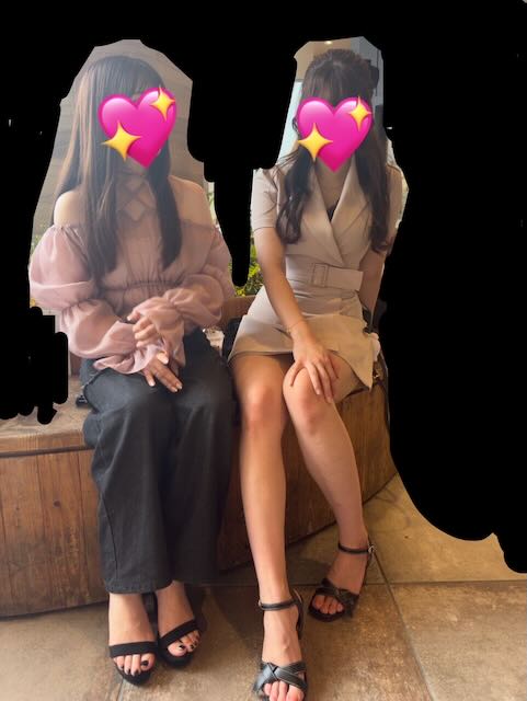 笑顔が素敵な23歳OLさんのフレッシュな素足サンダルと汚れのついた足裏を接写