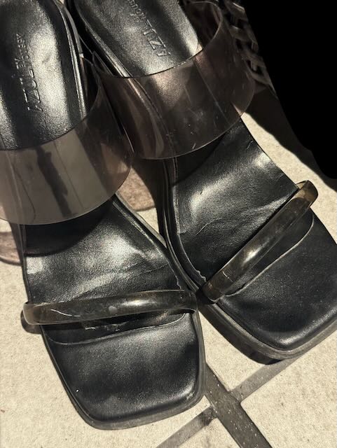 大人の色気溢れるOLさんのスカートからの太ももと素足サンダルの足裏とつま先part2