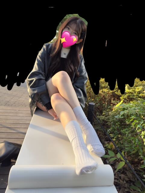 高身長JDさん生脚美脚とロングブーツを履くと臭くなる白靴下足裏とつま先