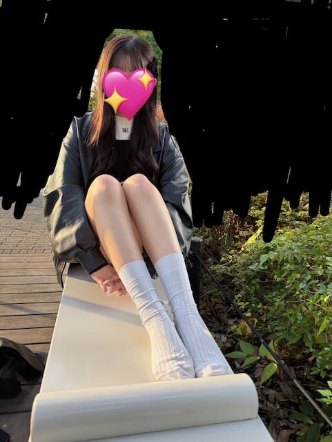 高身長JDさん生脚美脚とロングブーツを履くと臭くなる白靴下足裏とつま先