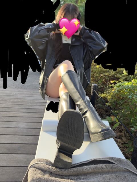 高身長JDさん生脚美脚とロングブーツを履くと臭くなる白靴下足裏とつま先