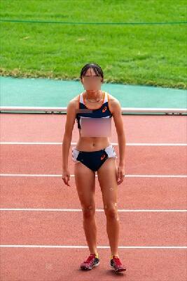 陸上競技　800ｍ　2レース分　3名のいろんなユニフォーム gallery photo 3