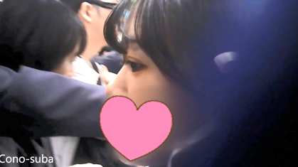清楚で可愛い女子大生の純白パンティ丸見え２連発！