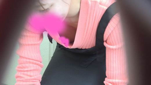 【前屈み胸チラ③】着やせする巨乳・激カワＪＤちゃん→→あ、あ、呼吸に合わせてブラが、、、！ gallery photo 3