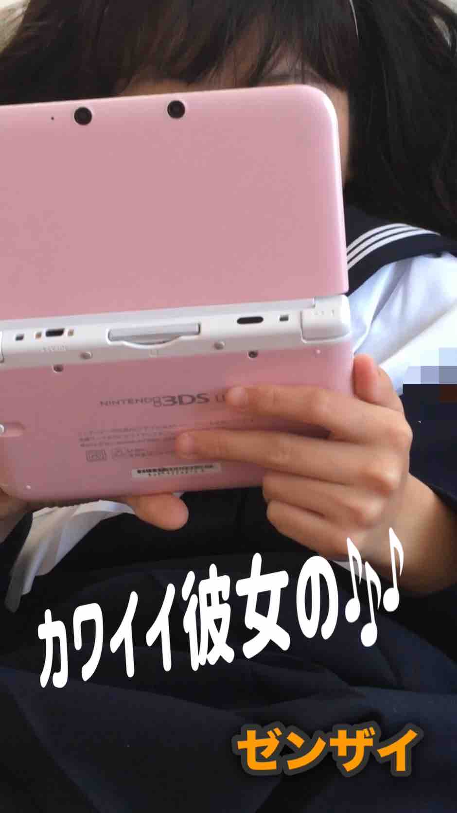 制服姿のアソコ弄りは興奮しますね