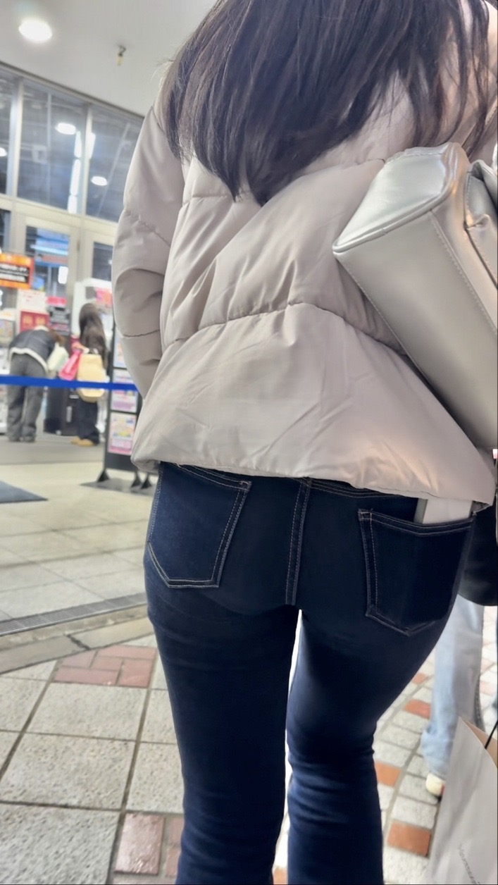 デニム女子コレクションVol.104 ライトブルーのフレアデニムコーデ ムチっといい形のデニム尻の看護師さん達