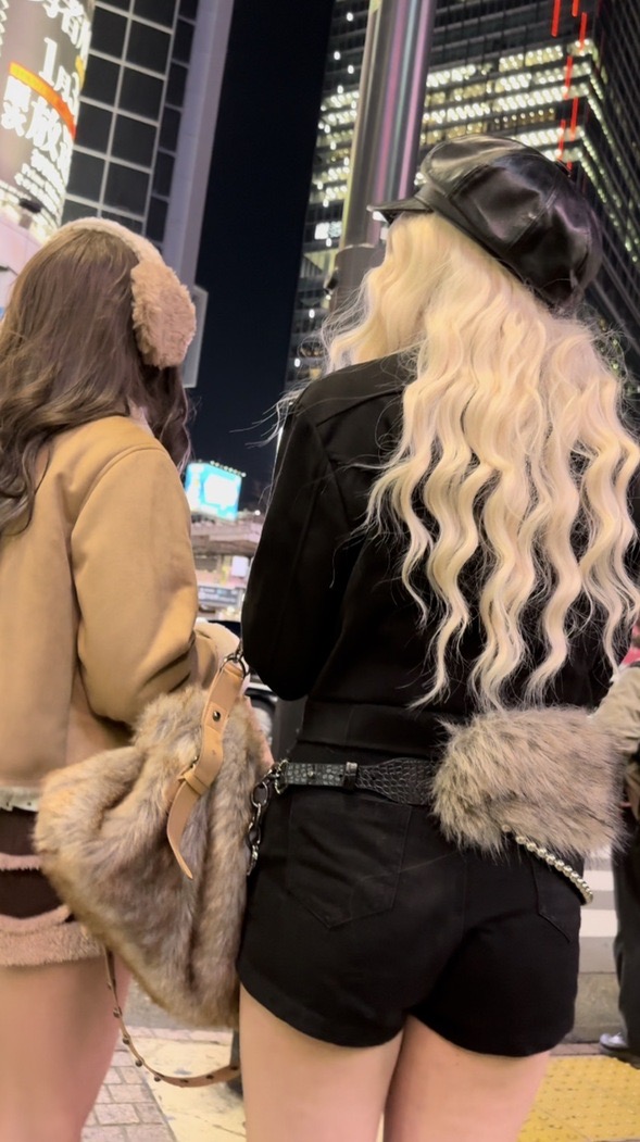 ヒップコレクションVol.42 白の美脚美肌のぷりぷりショーパンお姉さんと黒のムチムチショーパンのお姉さん！