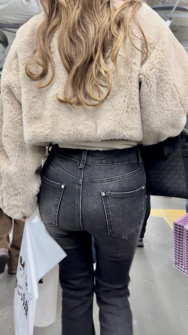 デニム女子コレクションVol.119 シルエット抜群のデニムコーデのお姉さん達2選！