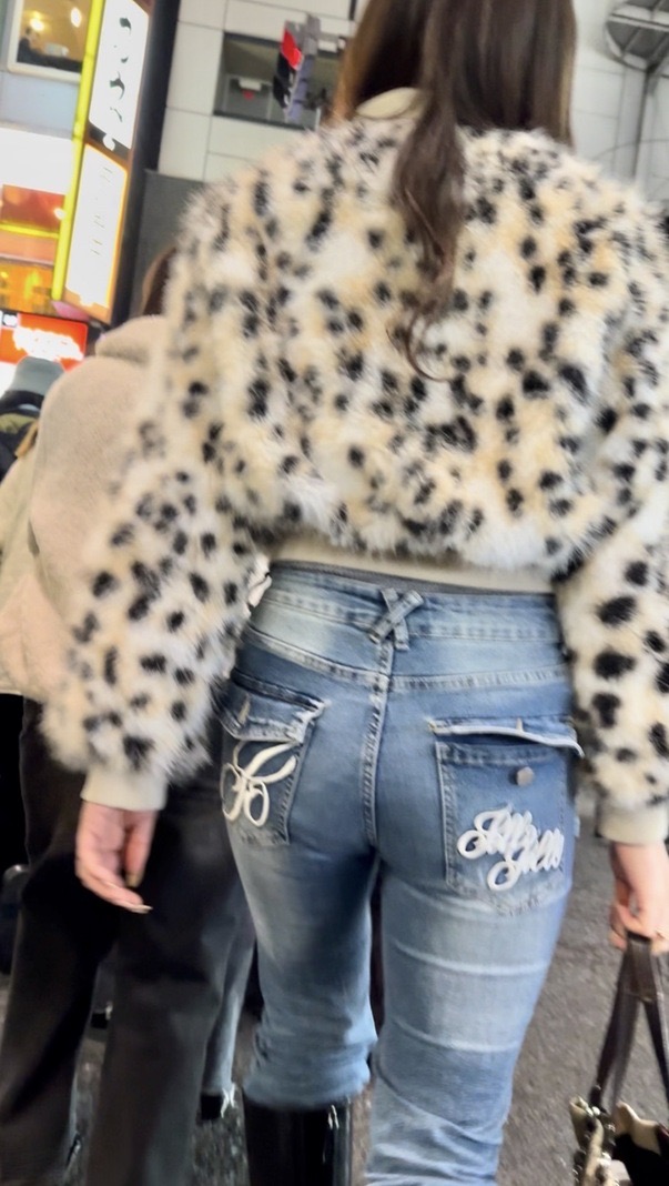 デニム女子コレクションVol.119 シルエット抜群のデニムコーデのお姉さん達2選！