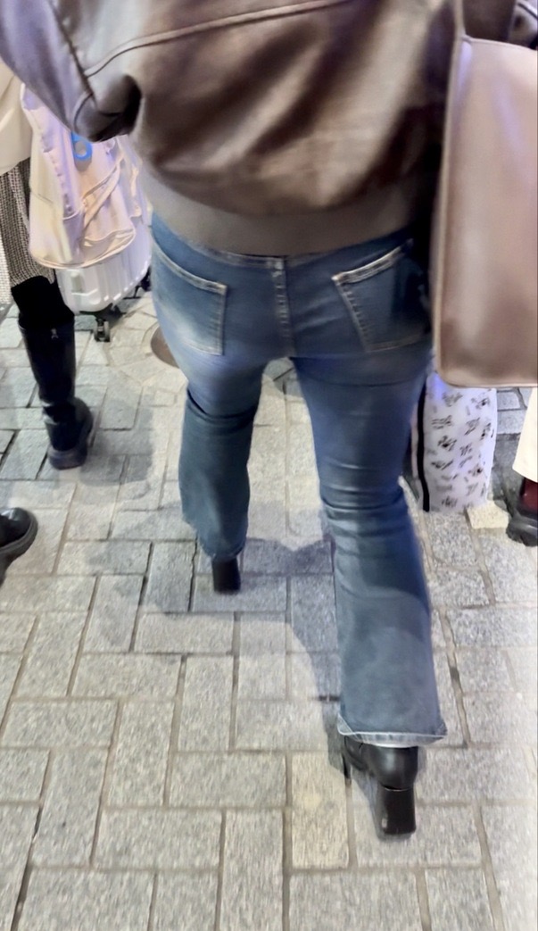 デニム女子コレクションVol.120 ゴツいベルトのスレンダーデニム尻のお姉さんとムチムチフレアデニム尻のお姉さん３選！