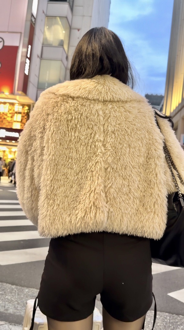 ヒップコレクションVol.61 ウエストラインとヒップがエロいタイトなショーパンの若い女の子達２選！