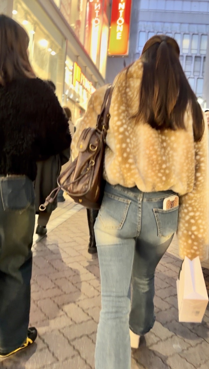 デニム女子コレクションVol.139 ブルーのフレアデニムのプリプリヒップのお姉さん達