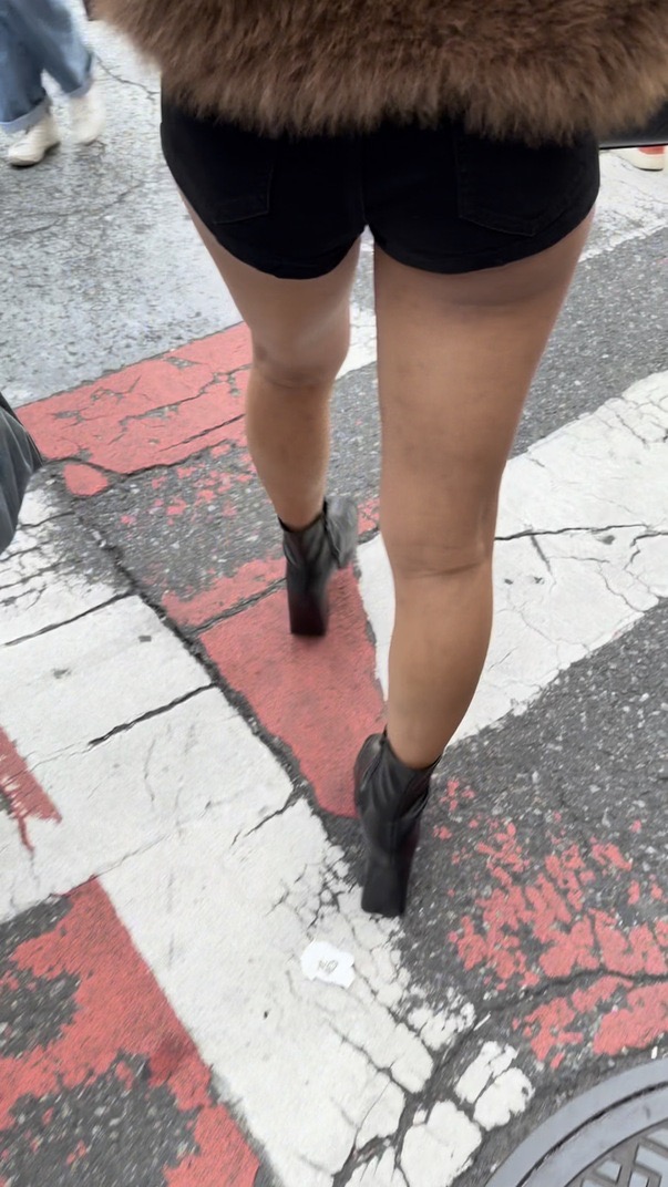 ヒップコレクションVol.71 レザーのショートパンツの魅惑のエロ尻お姉さん２連発！