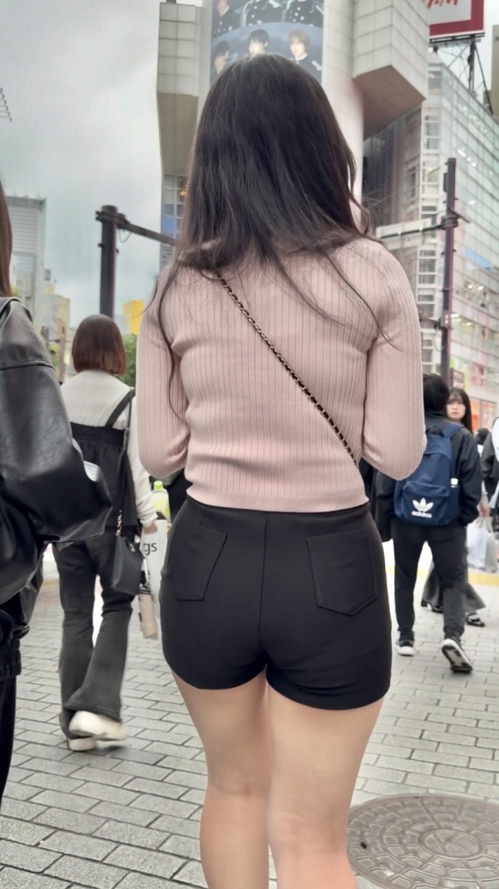 ヒップコレクションVol.90 ムチムチヒップの色白ショーパンお姉さん２選！
