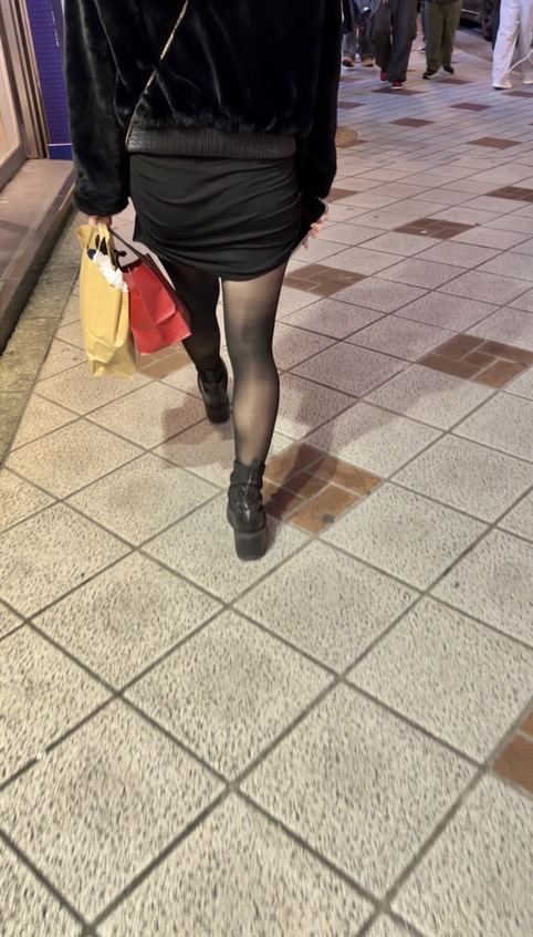 タイトスカート女子コレクションVol.60 Tバックパンティが透けてるワンピースのお姉さんとなんかいやらしいヒップのスタイル抜群