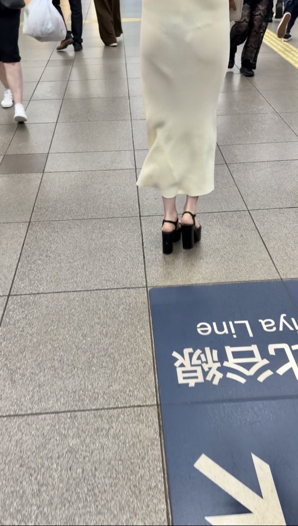 タイトスカート女子コレクションVol.60 Tバックパンティが透けてるワンピースのお姉さんとなんかいやらしいヒップのスタイル抜群