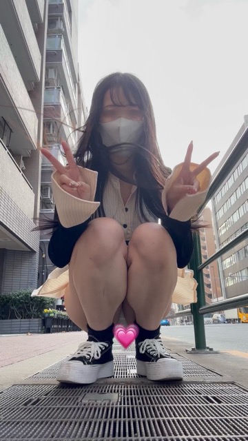 通風孔の風容赦なさすぎ！手で押さえてもめくれちゃうんだけど(〃∇〃)ぱんつ丸出し…