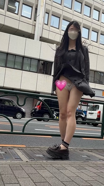 キャバ嬢のミニスカが風でめくれてぱんつ全開になってるところとか見たくない？おへそまでめくれてちゃってるw