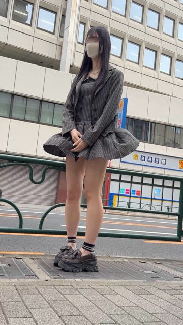 キャバ嬢のミニスカが風でめくれてぱんつ全開になってるところとか見たくない？おへそまでめくれてちゃってるw
