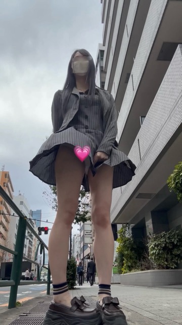 キャバ嬢のミニスカが風でめくれてぱんつ全開になってるところとか見たくない？おへそまでめくれてちゃってるw