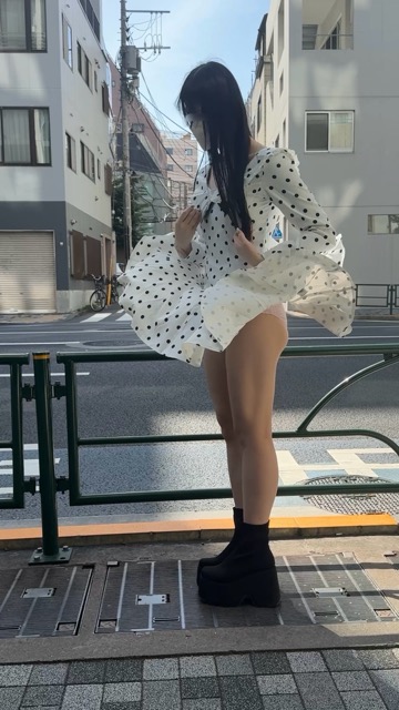 めっちゃめくれやすいミニワンピで通風口行ってぱんちら撮ってきたよ(^-^)