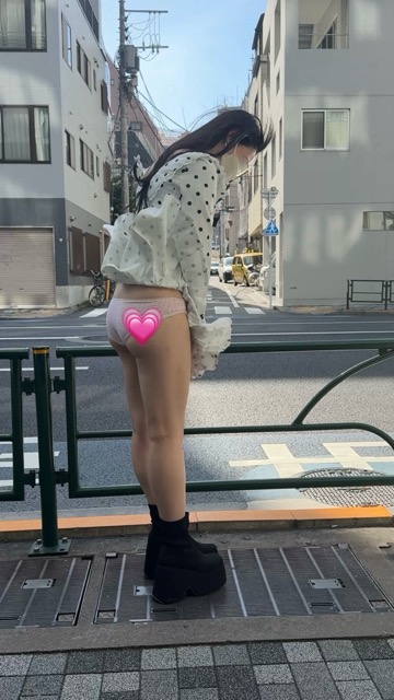 めっちゃめくれやすいミニワンピで通風口行ってぱんちら撮ってきたよ(^-^)