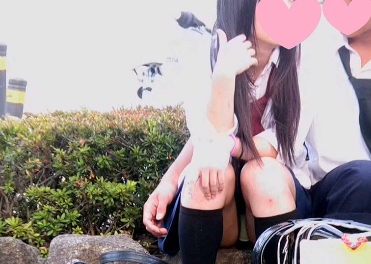 【再販】お祭りで座り制服女子 gallery photo 3