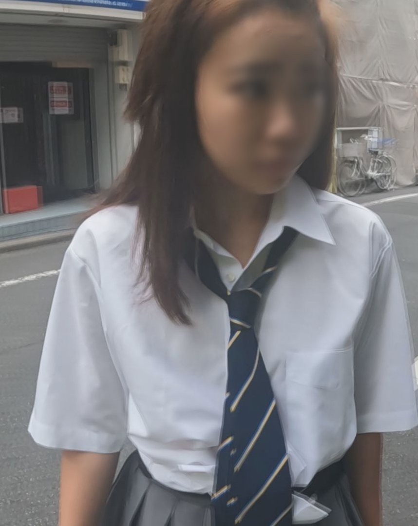 染み発見！パンツ手売りするだけで事前に濡れてる制服娘［ちょいヤンキー系］ gallery photo 1