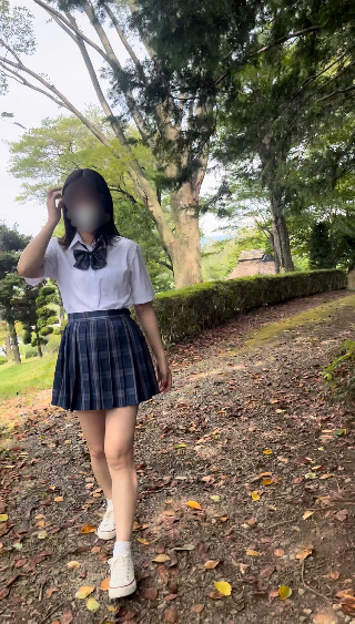 [4K]某公園で清楚系青チェ女子の尾行をしてパンツチェック