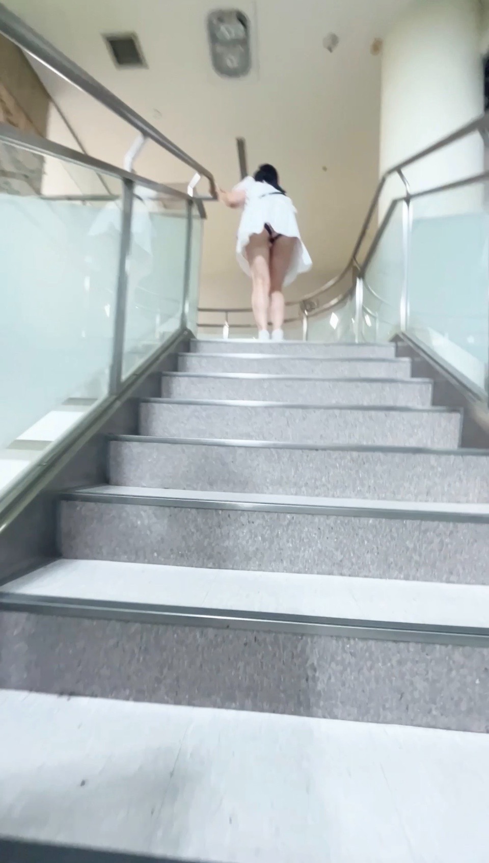 【アイドル研究生】ハーフツインに白ワンピでお出掛け【有名になりはじめたら削除必須】