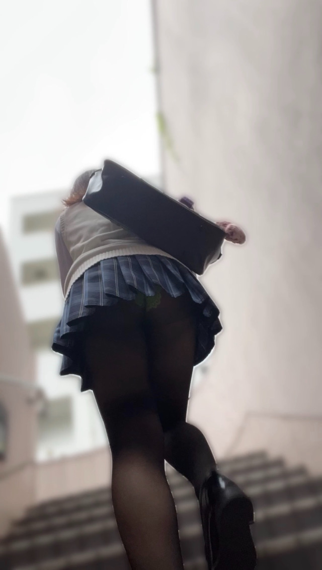 【黒スト青チェミニスカＫ】まどろみ中に大量の白濁汁をお見舞い！