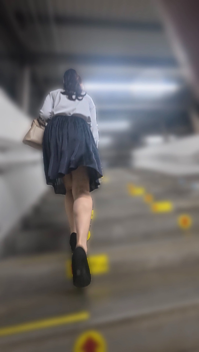 【OL電車】揺れるポニテに誘われて、ち○んまがいな事をしてしまいました。