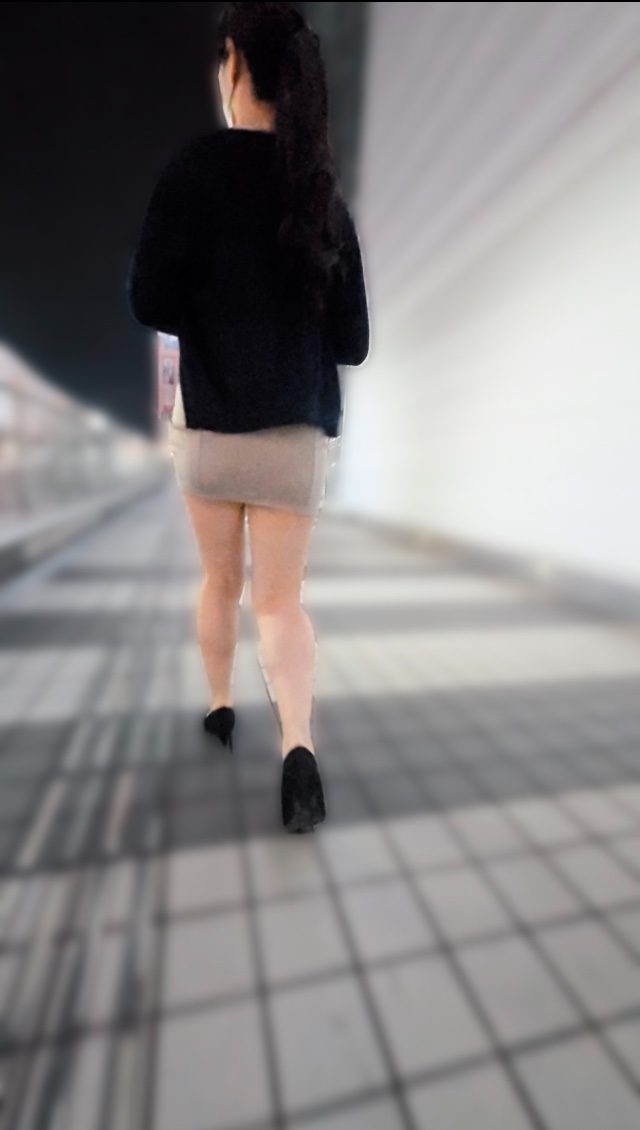 ミニスカデカ尻【対面電車】歩行中から追跡からの電車撮り