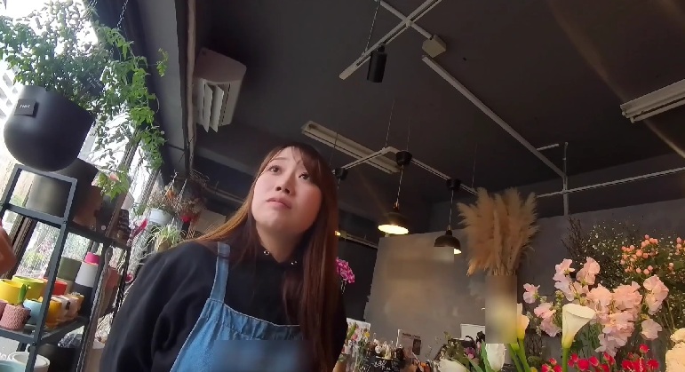 とんでもない花屋さんの縦筋？まさかの店舗型花屋さんに突撃