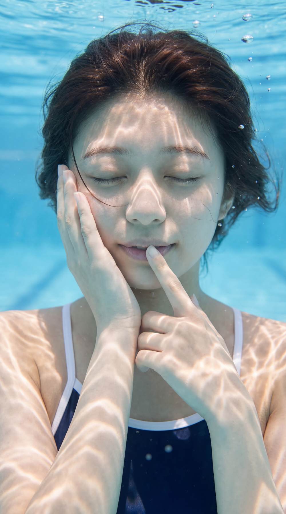 【80枚超】20歳女子大生・陽菜の夏休みコスプレでプールへ！